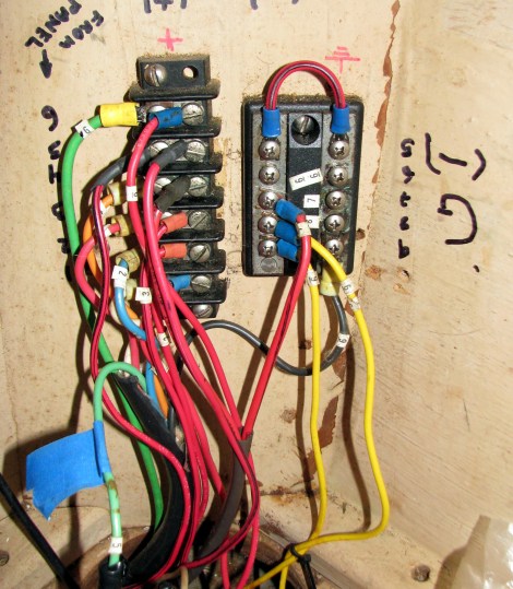 Mast wiring before being pulled.