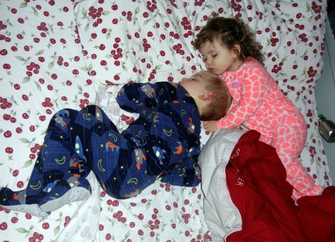 Alexander and Aylin asleep.